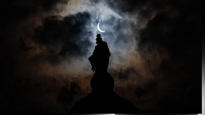 Ảnh nhật thực một phần ghi lại trên Tòa nhà Quốc hội ở Washington DC. Ảnh: Getty Images.