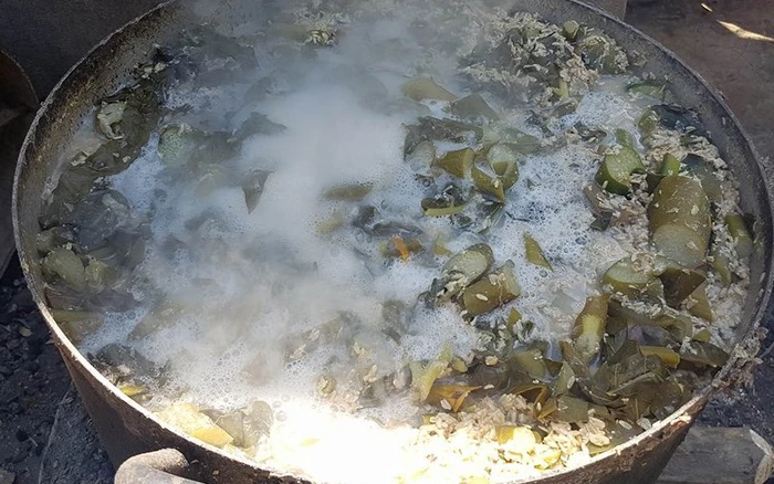 Hình ảnh nồi cám lợn đã trở nên quen thuộc với nhiều người, nhất là thế hệ 7X, 8X..