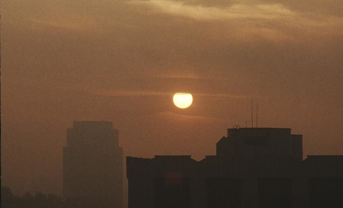 Cảnh hoàng hôn ở Leningrad.