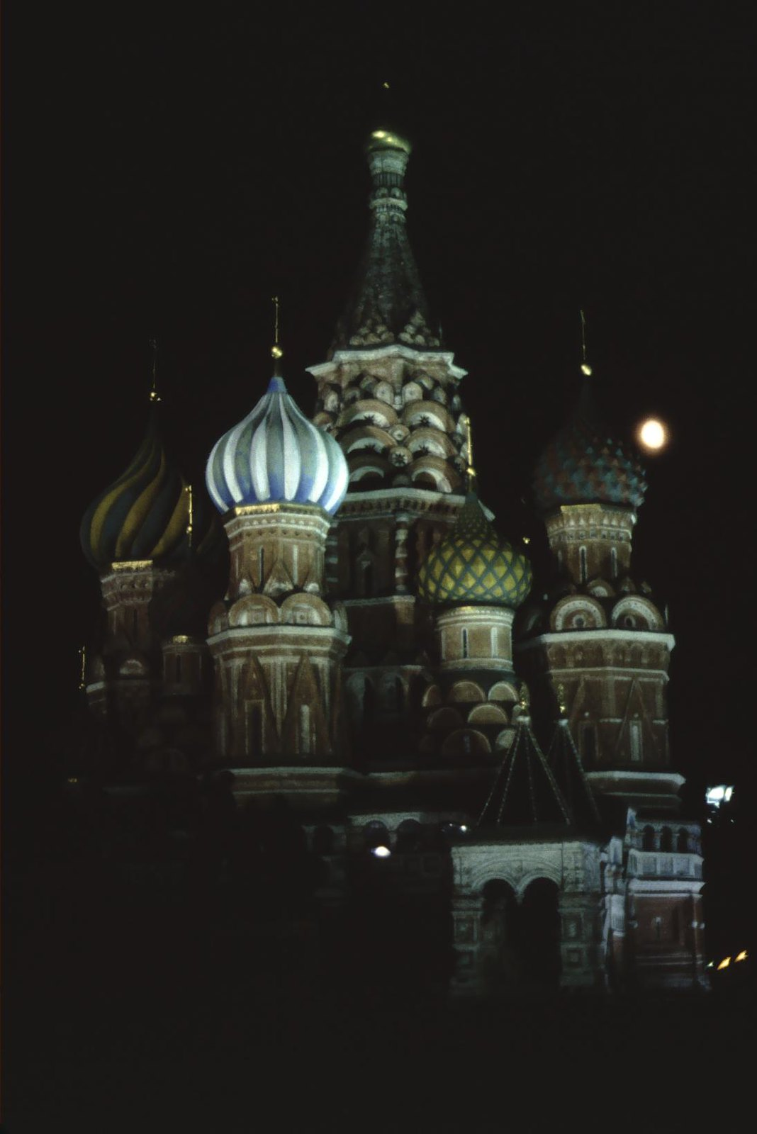 Nhà thờ Thánh Basil trong buổi tối.