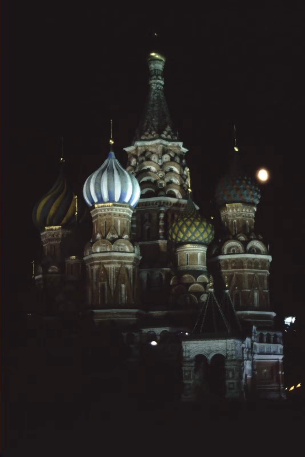 Nhà thờ Thánh Basil trong buổi tối.