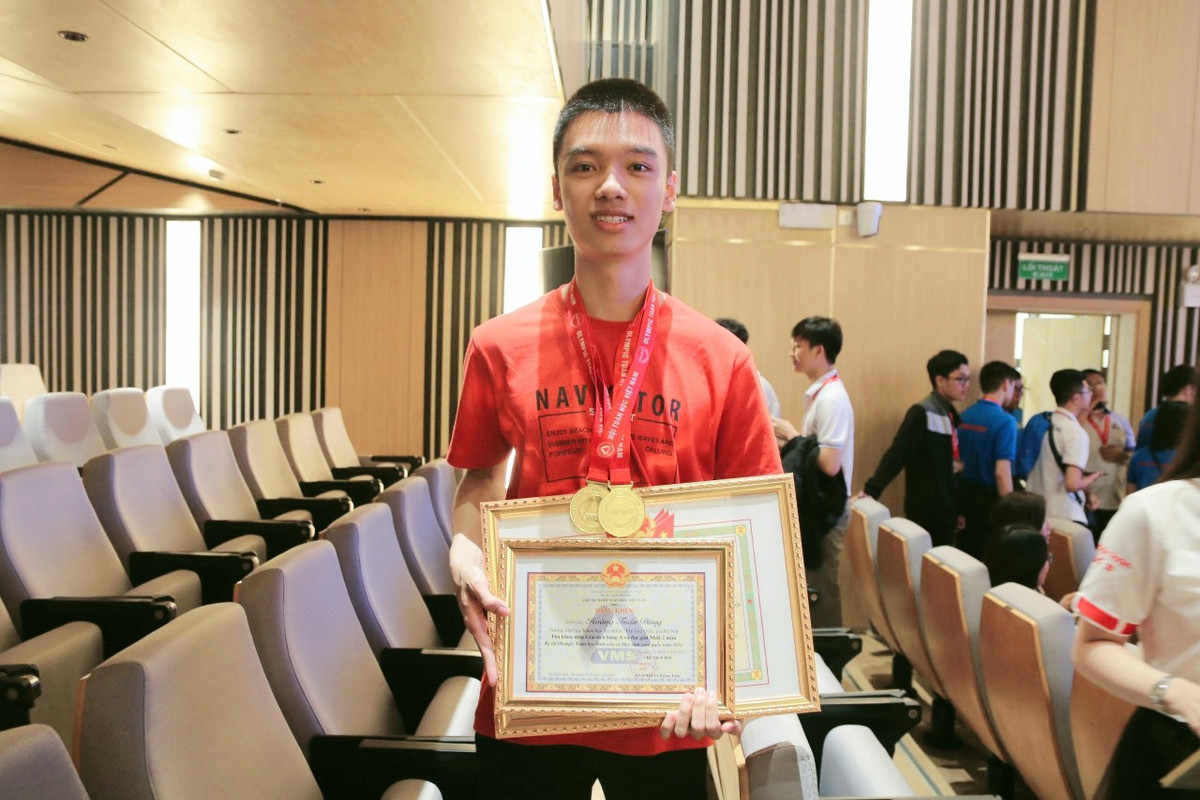 Thu khoa Olympic Toan hoc Hoang Tuan Dung: Toan dem den niem vui bat tan