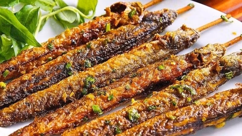 Các món ăn bài thuốc chữa yếu sinh lý từ cá chạch được nhiều quý ông áp dụng bởi tính hiệu nghiệm thần kỳ của nó. Dùng lâu dài có thể hưởng sung sướng tột cùng trong chuyện phòng the, "nhất dạ đế vương" là có thật .