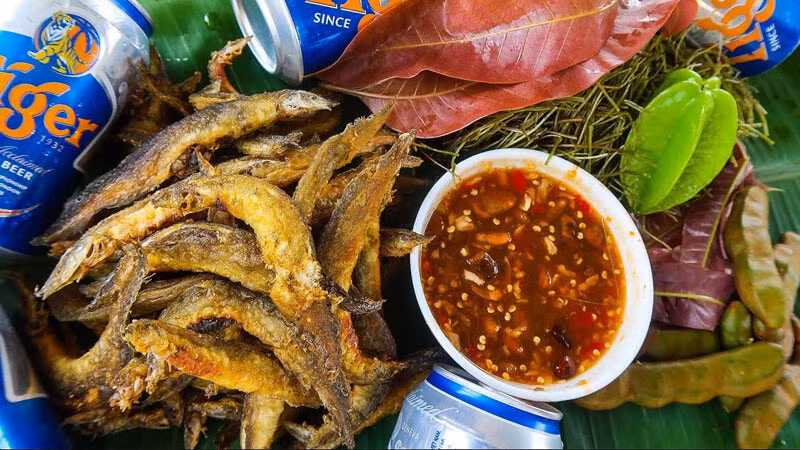 Đặc biệt, theo y học hiện đại, trong cá chạch có chứa lysine - là một thành phần thiết yếu để hình thành tinh trùng. Vì vậy, cá chạch là món ăn đặc biệt tốt cho nam giới vì giúp thúc đẩy sự hình thành số lượng và cải thiện chất lượng tinh trùng.