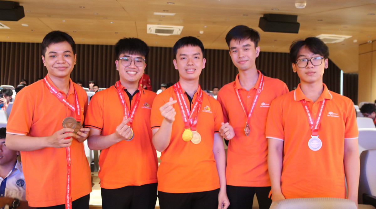 Be mac Olympic Toan hoc SV-HS nam 2024: 2 thu khoa doat giai Nhat “kep”-Hinh-7