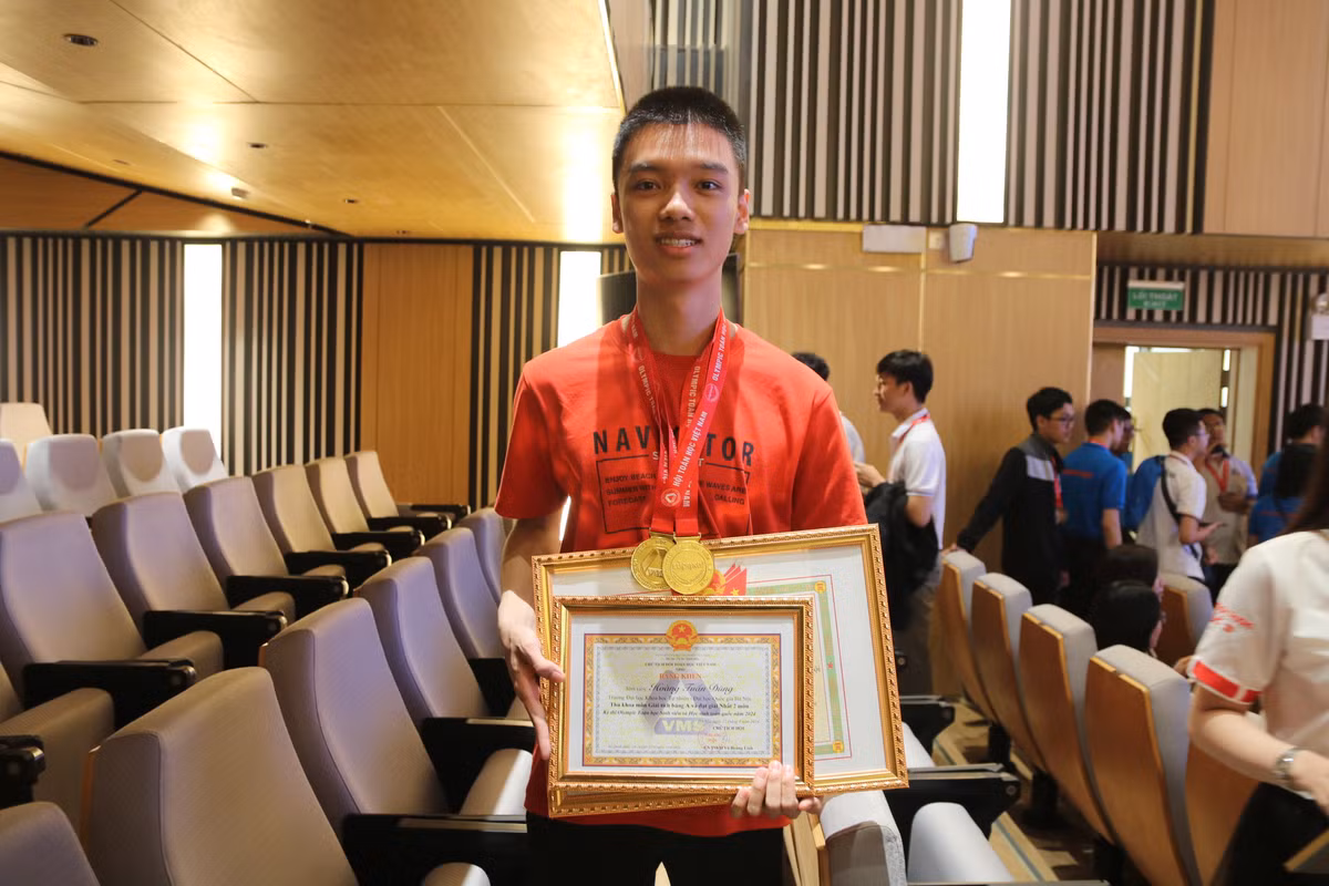 Be mac Olympic Toan hoc SV-HS nam 2024: 2 thu khoa doat giai Nhat “kep”-Hinh-4