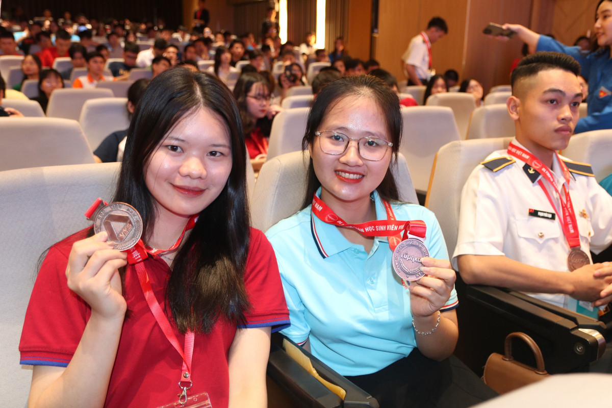 Be mac Olympic Toan hoc SV-HS nam 2024: 2 thu khoa doat giai Nhat “kep”-Hinh-2