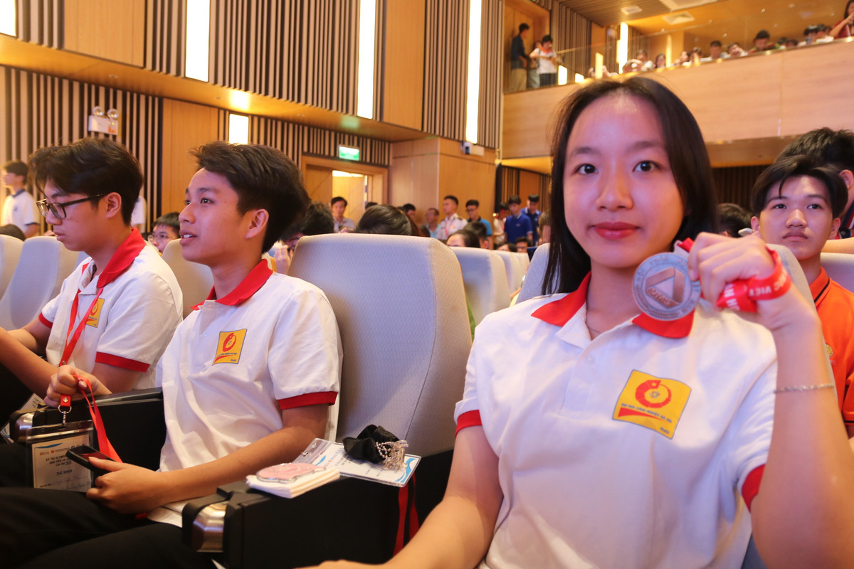 Be mac Olympic Toan hoc SV-HS nam 2024: 2 thu khoa doat giai Nhat “kep”-Hinh-8