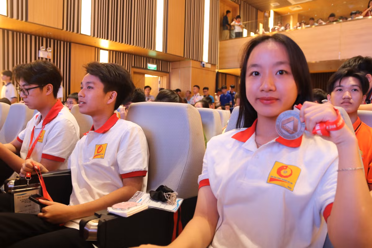 Be mac Olympic Toan hoc SV-HS nam 2024: 2 thu khoa doat giai Nhat “kep”-Hinh-8