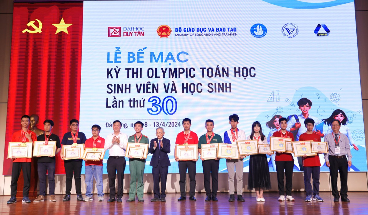 Be mac Olympic Toan hoc SV-HS nam 2024: 2 thu khoa doat giai Nhat “kep”-Hinh-3
