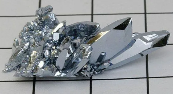 Californium đắt nhất thế giới vì tính ứng dụng lớn. Nó có tác dụng trong việc xác định đồ cổ với tỷ lệ chính xác khá cao.