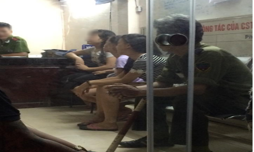 Thieu nu bi trai la sam so con cuoi cot o tru so CA