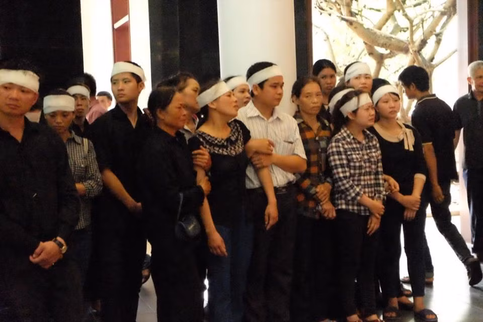 Quan long dam tang tap the 5 nguoi chet chay o Ha Noi-Hinh-6