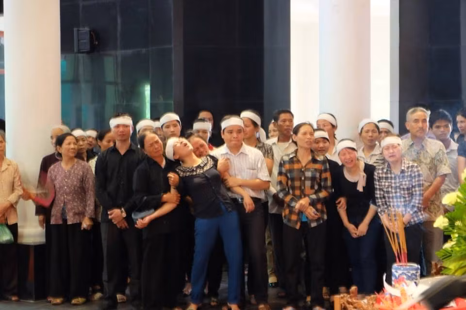 Quan long dam tang tap the 5 nguoi chet chay o Ha Noi-Hinh-5