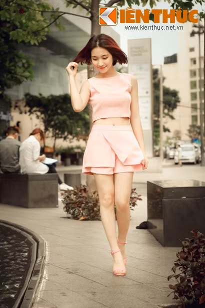 Bên cạnh những thành công trên con đường âm nhạc của mình, trong thời gian qua, ca sĩ Hòa Minzy còn để lại không ít tai tiếng với màn "khóa môi" cầu thủ Công Phượng đăng tải trên Instagram.