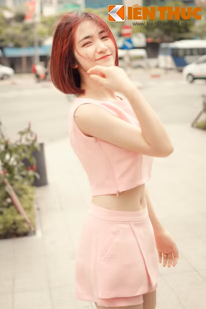 Hòa Minzy đón sinh nhật tuổi 20 với vẻ đẹp tươi trẻ, rạng ngời.