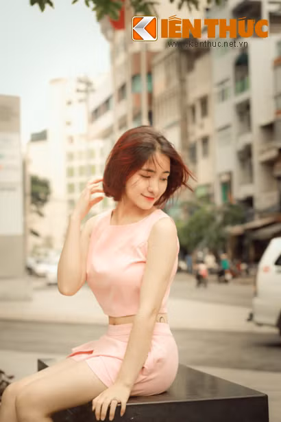 Khán giả biết đến giọng ca của nữ ca sĩ trẻ Hòa Minzy qua những ca khúc ăn khách và làm nên thương hiệu cho Hòa Minzy như: "Thư chưa gửi anh", "Phố nghèo", "Bóng mây qua thềm",...