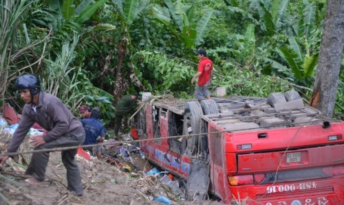 Tam giu hinh su tai xe xe khach lao xuong vuc o Quang Nam-Hinh-3