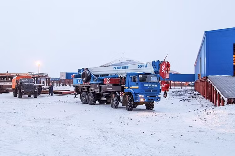 Trong đó có tới 97% hạng mục cơ sở hạ tầng đã được xây dựng. Chúng được thiết kế dành cho 150 binh sĩ và sĩ quan thường trú tại đây trong vòng 18 tháng mà không cần tiếp tế. Thậm chí khi bị phá hủy hoàn toàn "The Shamrock" vẫn có thể tiếp tục hoạt động thêm 16 tháng nữa.