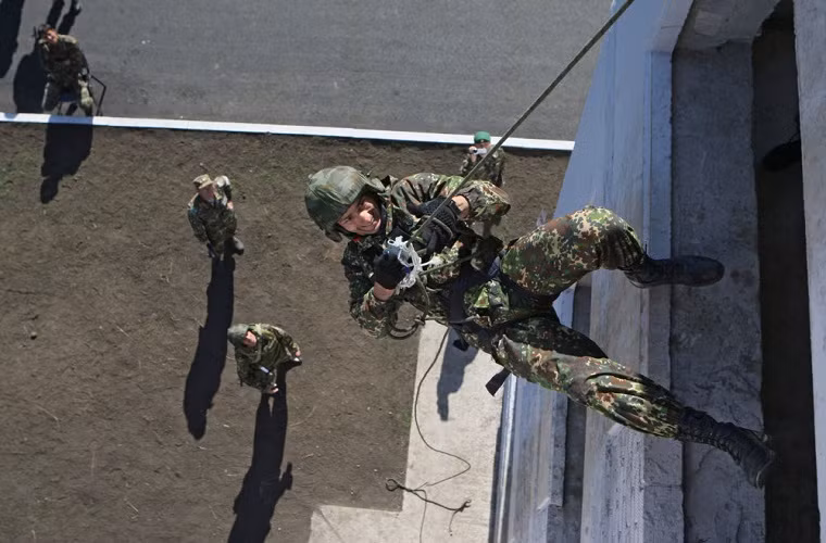 Thành viên các đơn vị đặc nhiệm Spetsnaz đầu tiên được lựa chọn từ một số đơn vị trinh sát đặc biệt của Quân đội Liên Xô lúc đó và có ít nhất 46 đơn vị như vậy được thành lập từ tháng 5/1951 với quân số tầm 120 binh sĩ mỗi đơn vị.