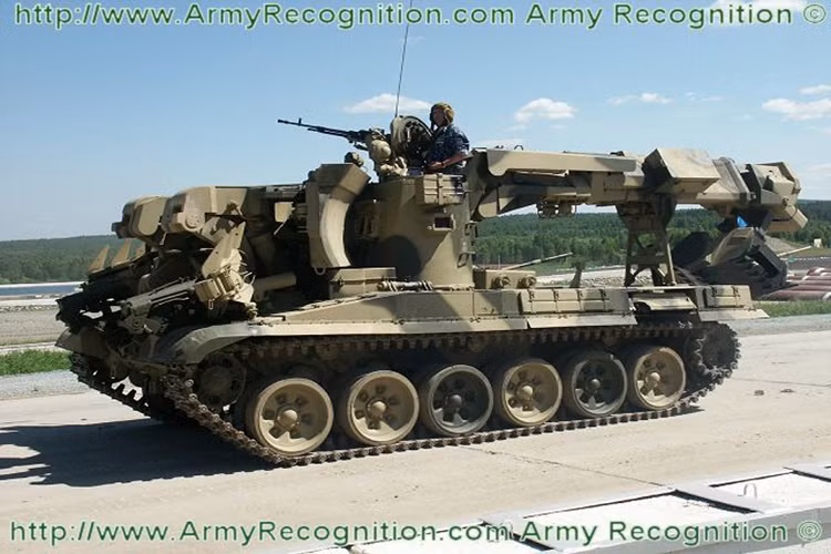 IMR-2 có bề dày chiến tích cũng khá lớn khi nó được điều động cho chiến dịch quân sự của Liên Xô ở Afghanistan và Nga trong xung đột ở Chechnya. Tuy nhiên khả năng của IMR-2 được thể hiện rõ nhất khi nó tham giaquá trình khắc phục sự cố hạt nhân Chernobyl.