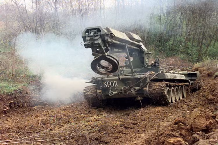 Sức mạnh của IMR-2 là nằm ở động cơ diesel V-84-1 V-12 được làm mát bằng nước có công suất lên tới 840 mã lực, với tốc độ di chuyển tối đa trên đường bằng là 50km/h và có tầm hoạt động khoảng 500km.