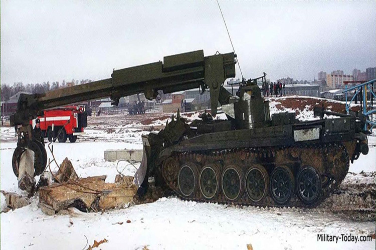 Điểm nổi bật nhất của IMR-2 là việc nó được phát triển dựa trên khung gầm xe tăng chiến đấu chủ lực T-72 và là ứng cử viên sáng giá thay thế cho dòng xe bọc thép công binh IMR được phát triển trên khung gầm T-55 đang được Quân đội Liên Xô sử dụng lúc đó.