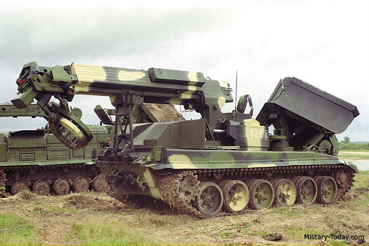 Do có vai trò đặc biệt trên chiến trường nên IMR-2 có khả năng hoạt động ở hầu hết mọi loại địa hình lẫn môi trường khác nhau, kể cả khi khu vực nó hoạt động bị nhiễm phóng xạ và vũ khí hóa học.