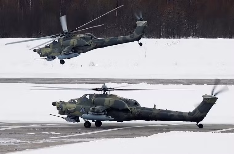 Mi-28N được trang bị hai động cơ Klimov TV3-117 turboshaft có công suất 1,636 kW mỗi chiếc, sức mạnh này giúp Mi-28N có thể đạt tới tốc độ 324km/h với tầm hoạt động hiệu quả lên tới 435km.