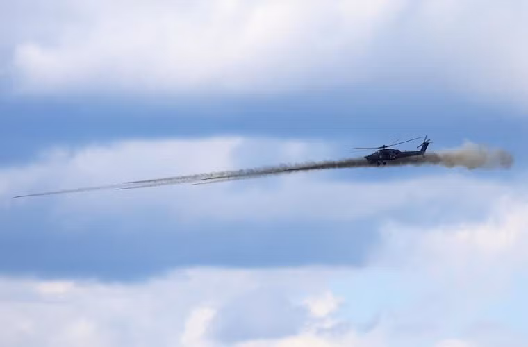 Mặc dù đã sở hữu những chiếc Ka-50, nhưng Không quân Nga vẫn quyết định đưa vào trang bị thêm những chiếc Mi-28N vào năm 2003 và cả hai dòng trực thăng tấn công này nhanh chóng trở thành bộ đôi hoàn hảo của Không quân Nga.