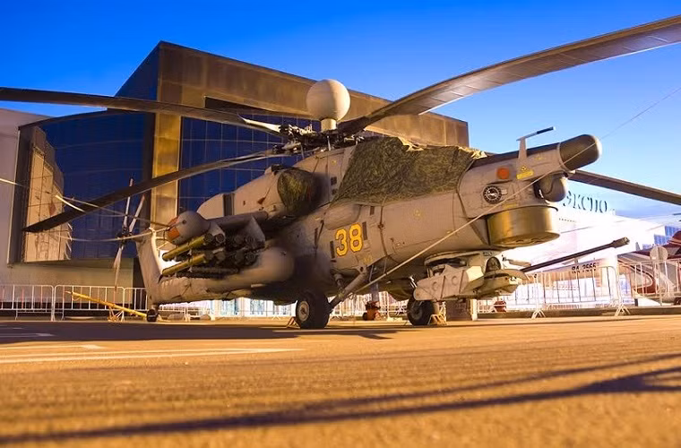 Dù được đánh giá sở hữu sức mạnh tương đương thậm chí là vượt trội so với trực thăng tấn công AH-64D Apache của Mỹ nhưng các nhà phát triển Mi-28 vẫn chưa hài lòng với kết quả này khi tiếp tục nâng cấp dòng trực thăng tấn công này với biến thể Mi-28NM.