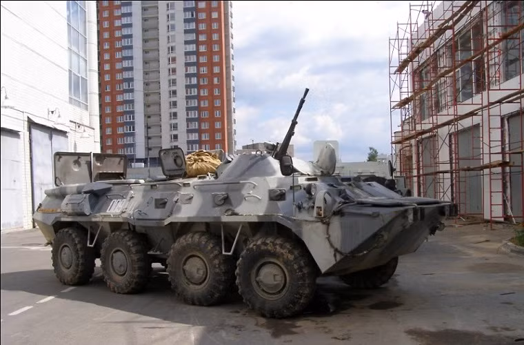 Theo trang tin quân sự Arms-Expo đưa tin cho hay, lực lượng cảnh sát đặc biệt OMON của Nga tại Moscow sắp đưa vào trang bị trở lại một số xe bọc thép chở quân BTR-80 sau một thời gian dài niêm cất.