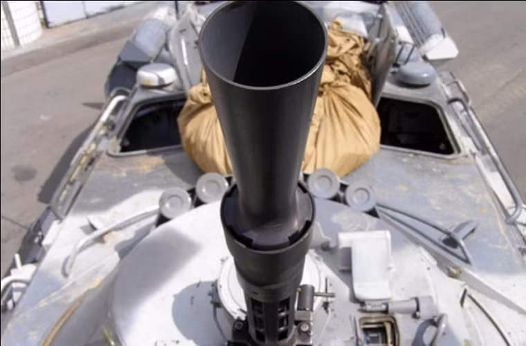 Trong ảnh là tháp pháo chính của BTR-80 với súng máy tự động KPV 14.5mm.