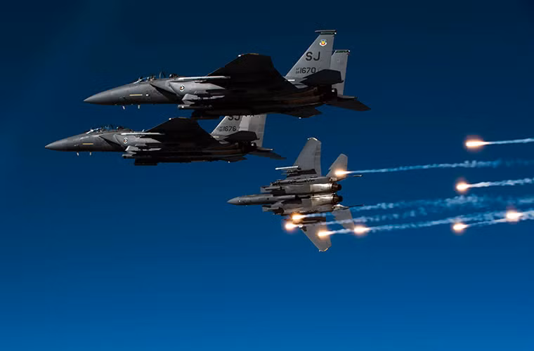 Những chiếc tiêm kích đa năng McDonnell Douglas F-15E Strike Eagle Không quân Mỹ.
