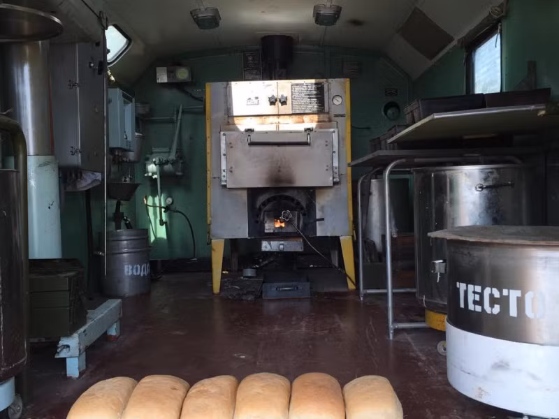 Lò nướng bánh mì di động được đem tới đây.