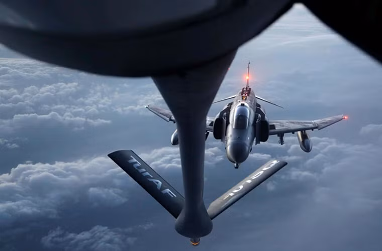 Mẫu máy bay chiến đấu chủ lực thứ hai của Không quân Thổ Nhĩ Kỳ là những chiếc tiêm kích-bom F-4E được đưa vào trang bị từ những năm 1970 và vẫn còn hoạt động cho tới tận ngày nay sau nhiều lần nâng cấp. Dù số lượng khá hạn chế chỉ tầm khoảng 47 chiếc nhưng F-4E cũng đóng vai trò khá quan trọng trong phi đội máy bay chiến đấu của Thổ Nhĩ Kỳ.