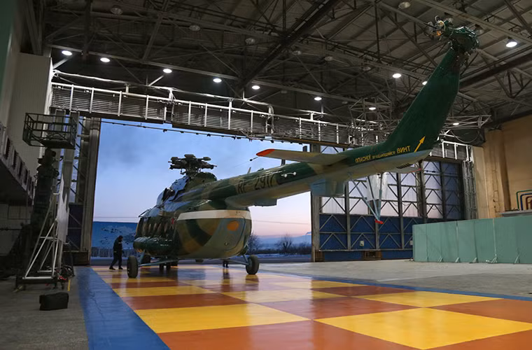 Trong ảnh là một chiếc Mi-171 mới của Không quân Nga đang được hoàn thiện trước khi được đưa vào bay thử nghiệm.