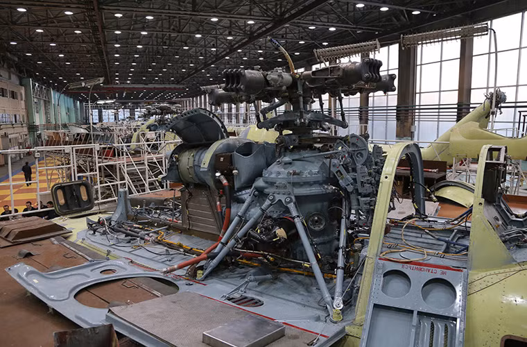 Trong khi đó các bộ phận quan trọng khác như động cơ lại thường được sản xuất tại một nhà máy khác và chỉ cần lắp ráp chúng với phần thân máy bay có sẵn.