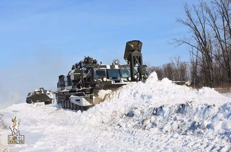 Lúc đó vai trò của các dòng xe công binh hạng nặng như BAT-2 luôn hết sức quan trọng.