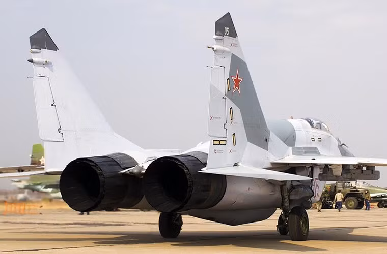 Chương trình phát triển biến thể nâng cấp của MiG-29 được Không quân Liên Xô và Mikoyan khởi động trong giữa những năm 1980 khi Chiến tranh Lạnh gần kết thúc và ban đầu nó còn được đặt tên là “MiG-33”. Các nguyên mẫu đầu tiên là MiG-29M được giới thiệu vào đầu những năm 1990 và nó được giới thiệu tại triển lãm hàng không Farnborough-1994 với cái tên MiG-33.