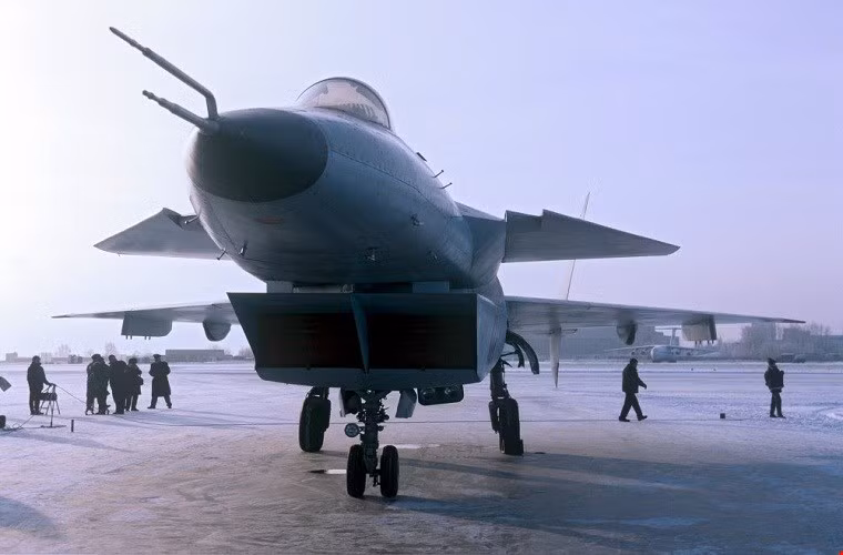 MiG cũng từng tiến hành phát triển chương trình máy bay chiến đấu thế hệ thứ 5 với dự án MiG 1.44, tuy nhiên dự án này lại không dành được sự quan tâm từ Bộ Quốc phòng Nga. Trong ảnh là nguyên mẫu đầu tiên của MiG 1.44 do MiG chế tạo.