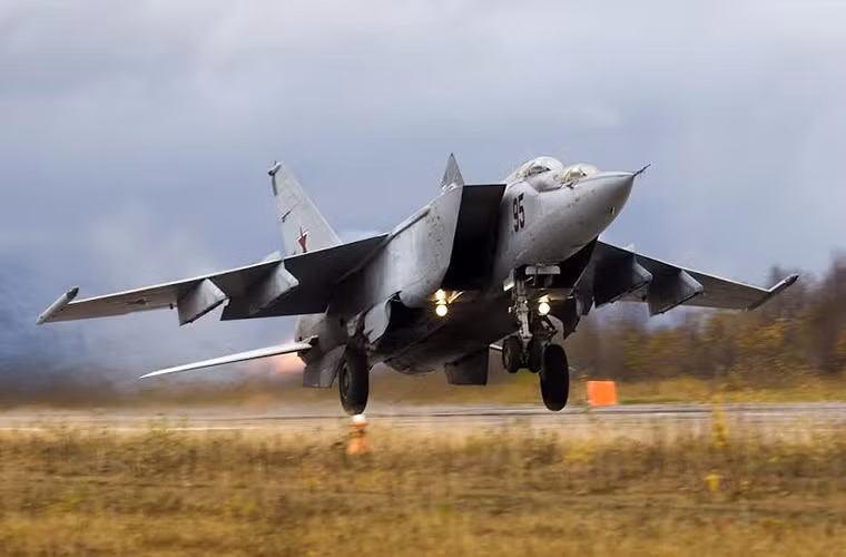 Tiếp theo thành công của MiG-21, MiG tiếp tục phát triển một con quái vật trên không nữa là dòng tiêm kích đánh chặn siêu thanh MiG-25 một phần biểu tượng của Chiến tranh Lạnh. MiG-25 là nỗi khiếp sợ đối với bất cứ mẫu máy bay chiến đấu nào của Phương Tây lúc đó khi nó được giới thiệu lần đầu tiên vào năm 1970.