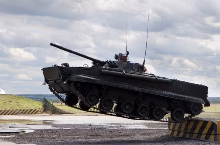 Được biết, Tổng thống Nga Putin cũng vừa ký sắc lệnh thực hiện kế hoạch quốc phòng của nước này trong giai đoạn từ năm 2016-2020. Đây cũng là một phần trong chương trình hiện đại hóa quân đội trị giá hàng trăm tỷ USD của Bộ Quốc phòng Nga với mục tiêu hiện đại hóa 70% trang bị thiết bị quân sự mà Nga hiện có.