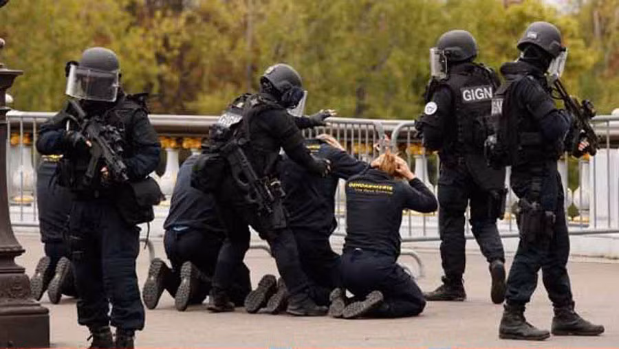 Chiến công lừng lẫy đầu tiên của đặc nhiệm GIGN là giải cứu thành công 30 sinh viên trên một chiếc xe buýt bị Mặt trận giải phóng Somalia bắt giữ vào năm 1976 ở Djibouti, lãnh thổ thuộc Pháp.