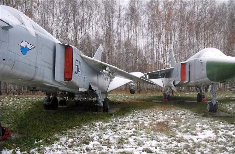 Cận cảnh một chiếc tiêm kích-bom Su-24.