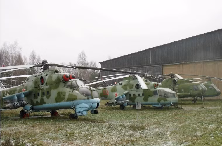 Dàn trực thăng tấn công và trực thăng vũ trang Mil được giới thiệu tại Monino.