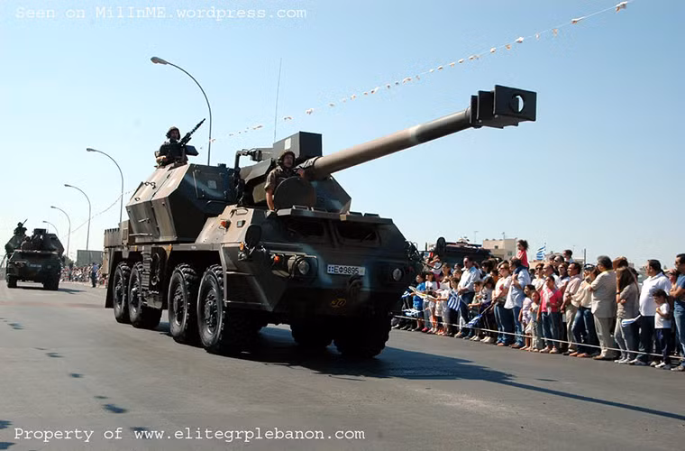 Vị trí thứ 3 là pháo tự hành ZUZANA 155mm của Slovakia - một biến thể nâng cấp theo tiêu chuẩn NATO của mẫu pháo tự hành DANA 155mm do Tiệp Khắc chế tạo. Nguyên mẫu ZUZANA đầu tiên được giới thiệu vào năm 1995 và đưa vào trang bị vào năm 1998, và hiện tại Quân đội Slovakia chỉ có khoảng 18 hệ thống pháo tự hành loại này.