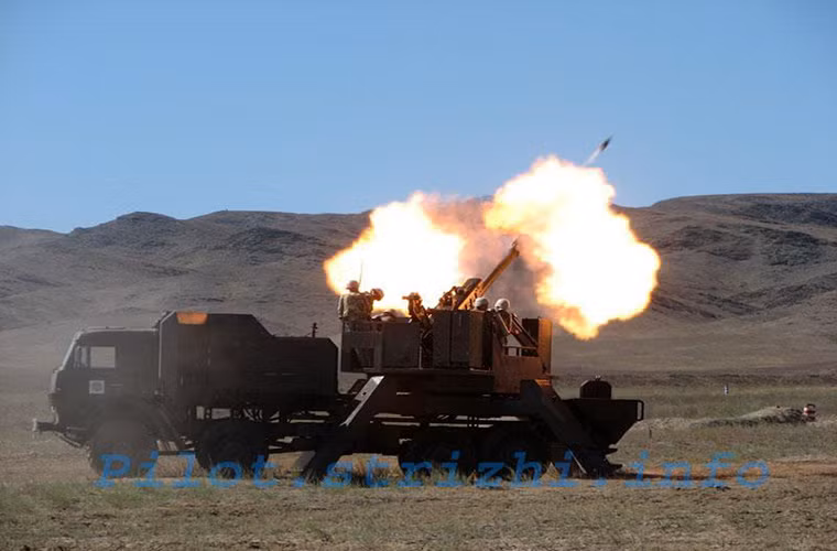 Semser được trang bị hệ thống pháo 122mm được phát triển dựa trên mẫu lựu pháo D-30 do Liên Xô thiết kế, nhằm tận dụng số lượng lớn pháo D-30 và đạn dược vẫn còn trong biên chế của Quân đội Kazakhstan. Do đó tầm bắn của Semser khá hạn chế chỉ tầm 15km.