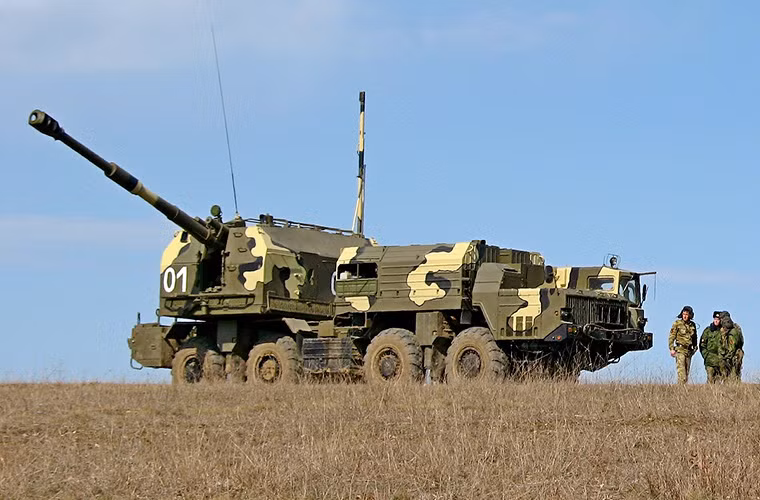 Nhiệm vụ chính của Bereg là ngăn chặn lực lượng tàu nổi và tàu đổ bộ của đối phương với tầm bắn hiệu quả lên tới 20km, bên cạnh đó nó cũng có thể được triển khai để tiêu diệt các mục tiêu mặt đất. Bereg được trang bị một pháo chính 130mm có thể bắn nhiều loại đạn khác nhau kể cả đạn pháo dẫn đường bằng laser với tầm bắn tối đa 27km và mỗi tổ hợp có thể mang theo 40 đạn pháo 130mm.