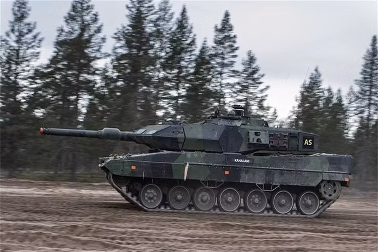 Biến thể Leopard 2A5 của Quân đội Thụy Điển còn được gọi Strv-122 - một trong những biến thể tốt nhất của Leopard 2, thậm chí nó còn sánh ngang AMX Leclerc xe tăng chiến đấu chủ lực hiện đại nhất của Quân đội Pháp.